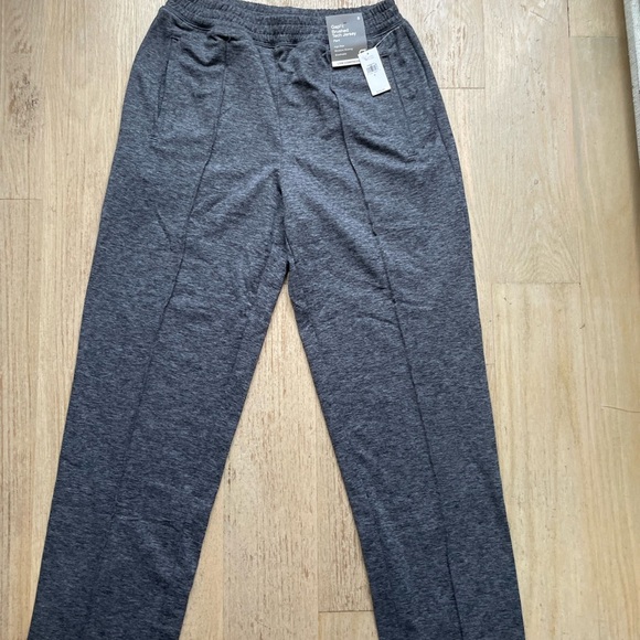 NWT Gap joggers - Picture 1 of 2